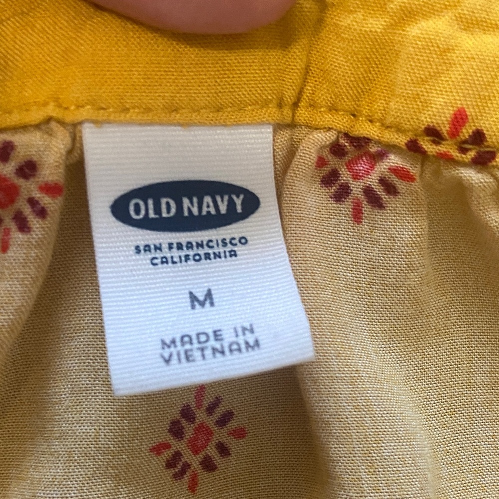 ☀️ Old Navy Yellow Short Sleeve V-Neck Blouse with Red Dot Print - Picture 2 of 3